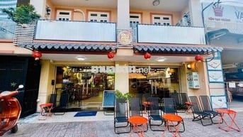 cho thuê nhà Q6, diện tích 8x20 nở hậu 10m 14Pn + 14Wc có thang máy