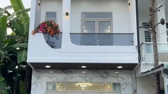 Nhà mới xây 1 trệt 2 lầu TDM giá 2.5 tỷ, Đường 6m, sân 5m + vườn 10m