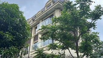 Chính chủ cho thuê biệt thự 5 tầng,thang máy tại Hoàng Quốc Việt,CG