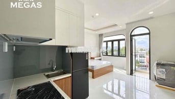 CHO THUÊ CĂN HỘ MINI BAN CÔNG NGAY CẦU NGUYỄN VĂN CỪ QUẬN 1 GIÁ RẺ T05