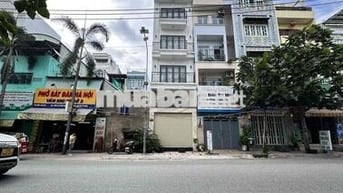 Chính chủ cần tiền bán gấp nhà mặt tiền đường 20m thuận tiện mua bán