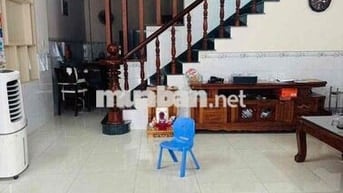 NHÀ NGAY TRƯỜNG HỌC. TRỆT LẦU 2PN 2WC. XE HƠI ĐỖ CỬA