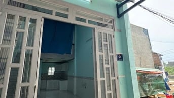 Cần bán căn nhà cấp 4 4x10 gác lửng bao sơn sửa hết nhà