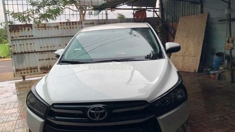 Toyota Innova 2019 Số sàn Trắng