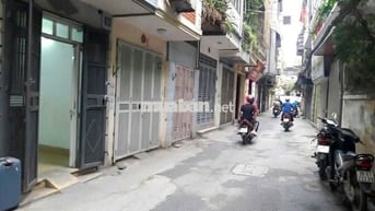 Cho thuê nhà ngõ 318 đường La Thành phường Ô Chợ Dừa, Hà Nội
