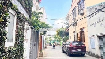 Ngang lớn, nhà chính chủ , cách hẻm oto 50m, hơn 9 tỷ nhà 80m2