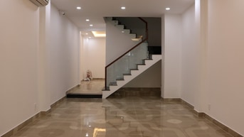 Bán nhà mới xây gồm: trệt, 2 lầu, sân thượng