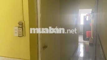 Nhà nguyên căn sạch sẽ rộng rãi đường lớn