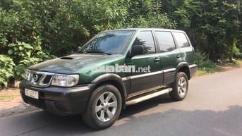 Nissan Terrano Xanh