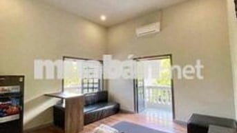 CHDV ban công cửa sổ thoáng mát, yên tĩnh.