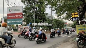 MB kd chính giữa ngã 3, đối diện BV khu vực Thủ Đức