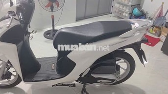Honda Vision Trắng 8000km