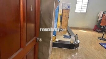 Cho thuê nguyên tầng 1 có 2 PN, 1 WC 100m2 chỉ 3000k