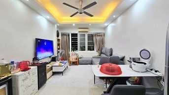 Cần bán nhà Hồ Ba Mẫu 45m2, lô góc 2 thoáng, ô tô đỗ, gần hồ
