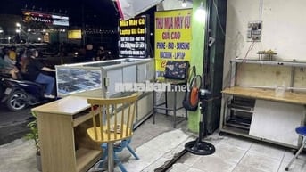 Cần sang lại ch điện thoại di động đang kinh doanh rất ổn định.