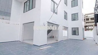 NHÀ CHO THUÊ MT DƯƠNG THỊ GIANG 10*28M 3 LẦU TRỐNG SÚÔT MỚI 100%