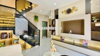 Ô TÔ ĐẬU CỬA - 45m2 - 3 TẦNG XÂY MỚI - TẶNG FULL NỘI THẤT - NHỈNH 5TỶ
