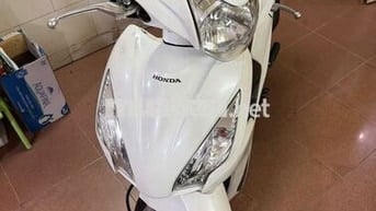 Honda Vision 2016 màu Trắng