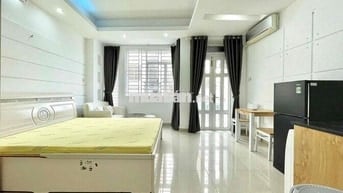 Căn Hộ Ban Công 40m2 Bình Thạnh gần Quận 1 chợ Bà Chiểu Full nội thất