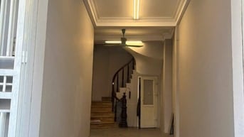 Cho thuê nhà mặt phố 39 Đồng Nhân, MT 2,15m, nở hậu 2,8,m. DT 24 m2x5T