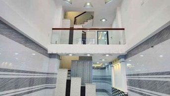 Nhà mới xây hiện đại, 3 lầu, 4 phòng ngủ