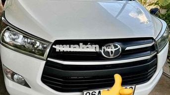 Toyota Innova 2.0G Trắng 7 chỗ