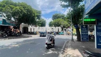 chỉ hơn 3 tỷ nhỉnh - nhà tân phú hẻm xe hơi -1 trệt 2 lầu sân thuợbg