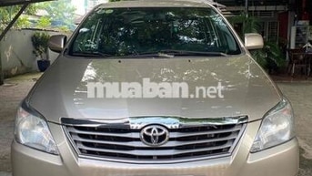 Toyota Innova E 2013 Vàng cát