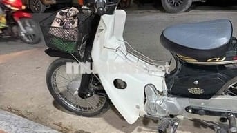 Honda Super Cub 82 Trắng, Đen