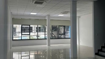 Toà nhà mới 100% cho thuê tầng 1 và 2
