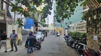 BÁN NHÀ ĐỐI DIỆN TRƯỜNG ĐẠI HỌC . NGANG 8M. CẠNH SÔNG HÀN