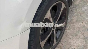 Kia Rondo Trắng Số sàn 276656 km