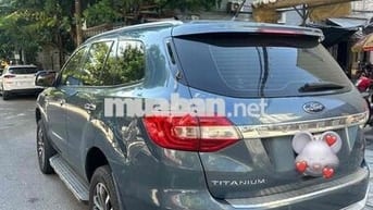 Ford Everest Titanium Xanh