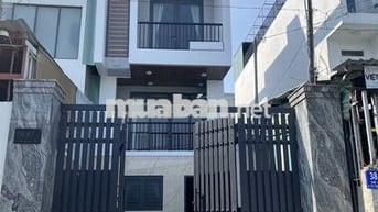Chỉ còn 1 phòng lửng có ban công mới xây