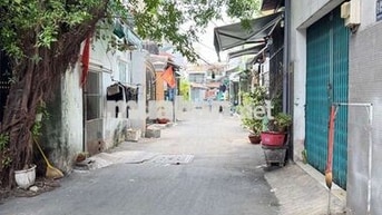 "CHỦ _ KẸT _ CẦN _ RA _ GẤP !!**