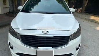 Kia Sedona model 2018 máy dầu màu trắng