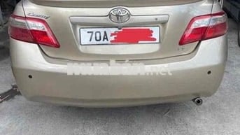 Toyota Camry nhập Mỹ màu Vàng cát
