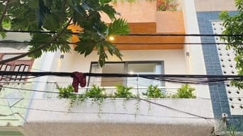 Nhà 3 tầng mới full nôi thất sát biển giá 7,6 tỷ.
