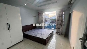 chính chủ cho thuê 3 phòng trống có ban công ngay cầu chữ Y sát quận 1