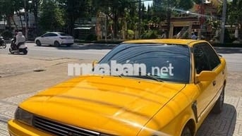 Toyota Corolla màu Vàng