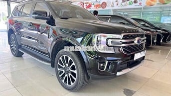 Ford Everest Platinum 2025 2 cầu Đen siêu lướt