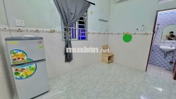 cho thuê phòng rẻ có nội thất ngay sát Xóm Chiếu , tiện qua trung tâm