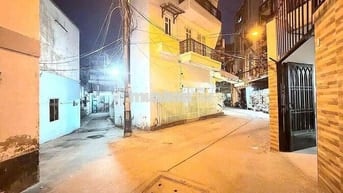 Gởi phí 2%..Bán nhà 2 lầu, 2 p.ngủ..Kdc hiện hữu, cách xe hơi 10m..