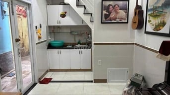 CHO THUÊ NHÀ HẺM 2,5M HAI BÀ TRƯNG, P. V.T.SÁU, Q. 3 10TR