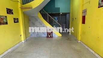 Cần cho thuê nhà mt kinh doanh 4x10m 1 lầu 2pn 2wc 11tr