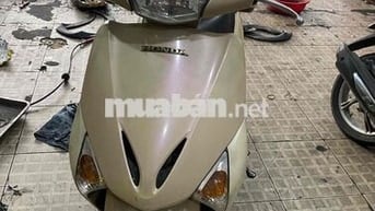 Honda Lead 110 màu Vàng cát