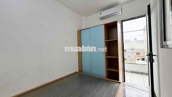 Studio Ban Công To Đùng Mặt Tiền Dương Quảng Hàm