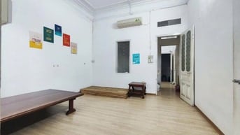 Cho thuê nhà nguyên căn ngõ 105 Láng Hạ, DT 65m2, xây 2 tầng+1 tum