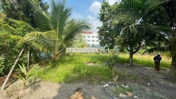 BÁN ĐẤT VÀ NHÀ CẤP 4 VỊ TRÍ ĐẸP, NGAY TRUNG TÂM THỊ TRẤN CỦ CHI