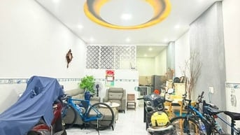 Nhà Giá Rẻ Lạc Long Quân - 45m2 - 2 Tầng mới đẹp - Chỉ 4.599 tỷ